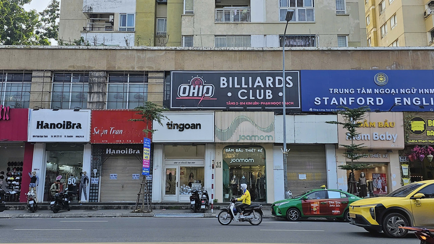 Cảnh cuối năm trung tâm thương mại Hà Nội nhiều nơi 'cửa đóng then cài'- Ảnh 4.