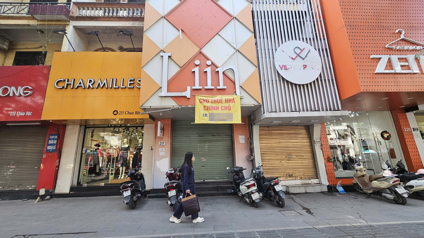 Cảnh cuối năm trung tâm thương mại Hà Nội nhiều nơi 'cửa đóng then cài'- Ảnh 5.