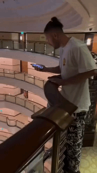 Cảnh tượng ở Trung Quốc khiến tỷ người thấy "khó thở" - Ảnh 1. Cảnh tượng ở Trung Quốc khiến tỷ người thấy "khó thở" - Ảnh 1.