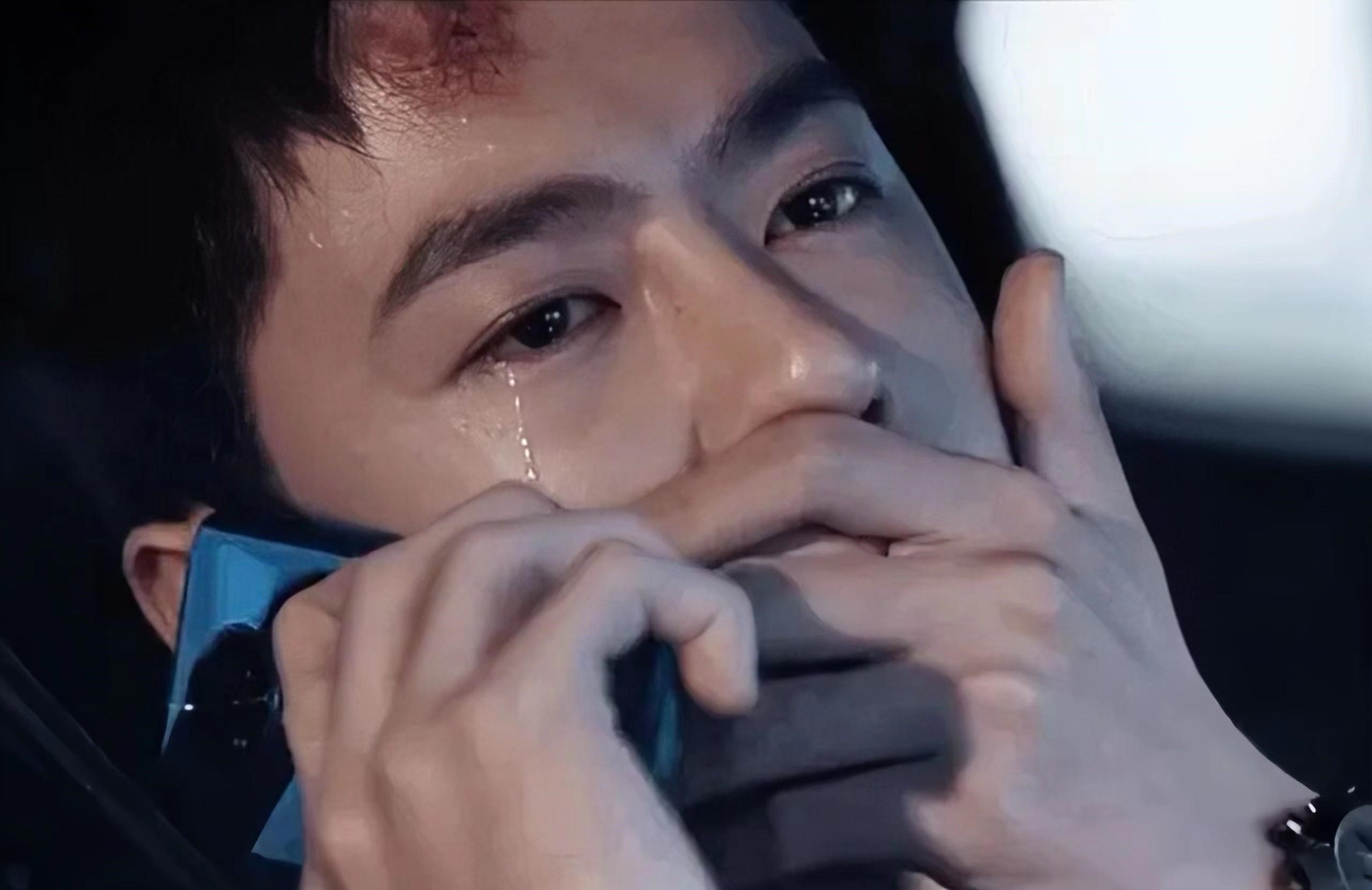 Gánh khoản nợ hơn 27 tỷ trong suốt 20 năm do mẹ đầu tư thua lỗ: Con trai chết sững khi nhìn số dư tài khoản của mẹ- Ảnh 1.