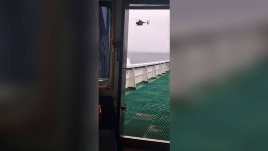 Mỹ bắt tàu treo cờ Nga ngay trước mũi tàu ngầm Nga: Moscow phản ứng ra sao?- Ảnh 1.