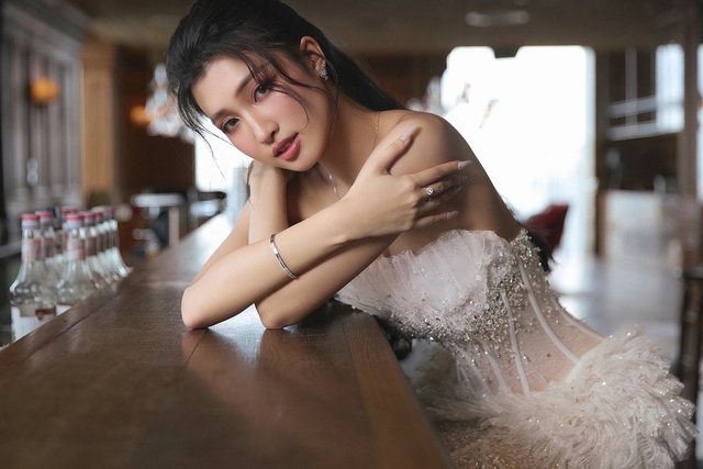 Ảnh cưới của Á hậu Phương Nhi: Visual và thần thái 100 điểm!- Ảnh 4. Ảnh cưới của Á hậu Phương Nhi: Visual và thần thái 100 điểm!- Ảnh 4.