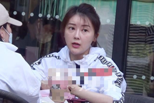 Nữ diễn viên phim giờ vàng khốn khổ vì chồng đại gia: Trả nợ 4.100 tỷ trong 7 ngày, không ai dám mời đóng phim- Ảnh 1.