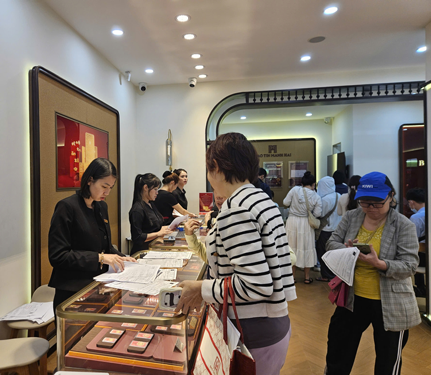 Thị trường vàng TP HCM đón làn gió mới - Ảnh 1. Thị trường vàng TP HCM đón làn gió mới - Ảnh 1.