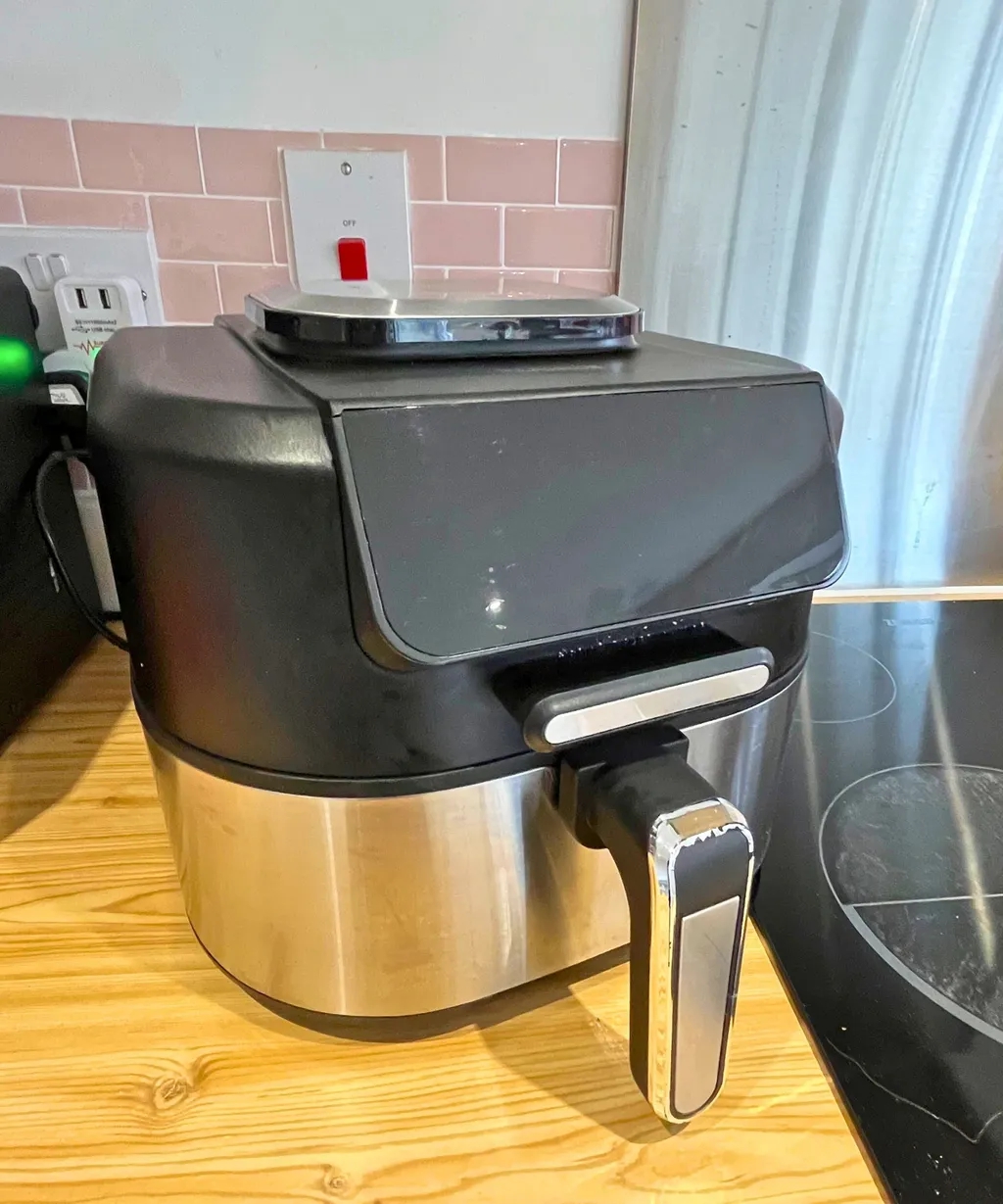 7 lỗi kinh điển khi dùng nồi chiên không dầu: Đồ ăn mất ngon, tiềm ẩn cả mối họa với sức khỏe- Ảnh 2.