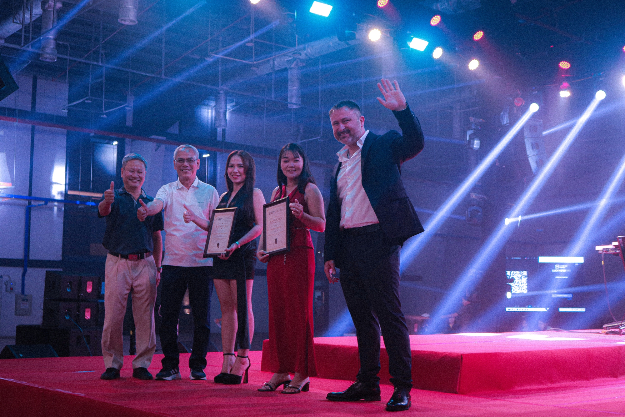 Một công ty tại TPHCM gây sốc với tiệc tất niên và quà khủng - Ảnh 3.