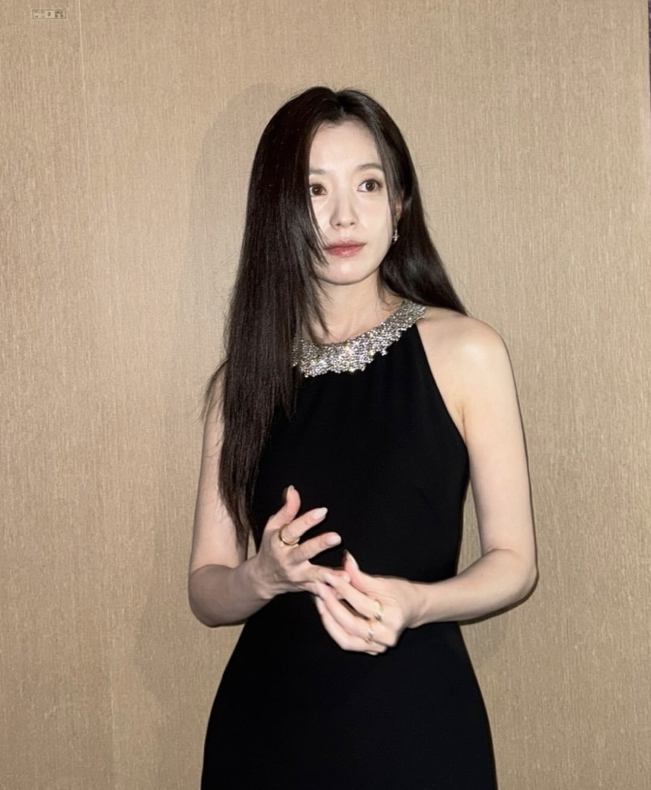 Minh tinh 39 tuổi đăng ảnh cận cam thường: Biết ngắm làn da không tuổi hay bộ nhẫn vài trăm triệu đây?- Ảnh 8.