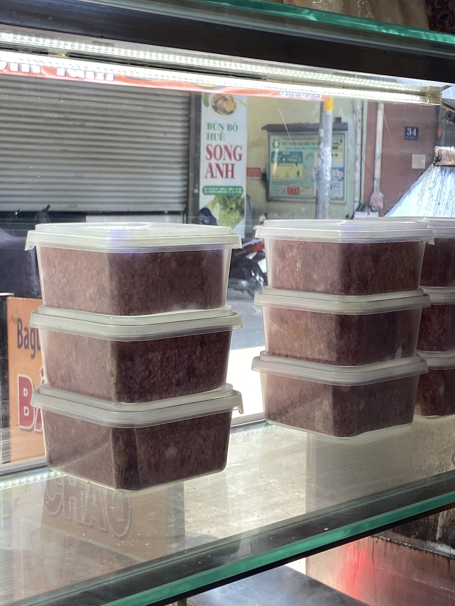 Vụ 120 tấn thịt heo bệnh tuồn vào Đồ hộp Hạ Long: Nhiều quán Pate Cột Đèn vỉa hè "dính đạn lạc", hàng loạt khách hàng hoang mang lo lắng- Ảnh 2.