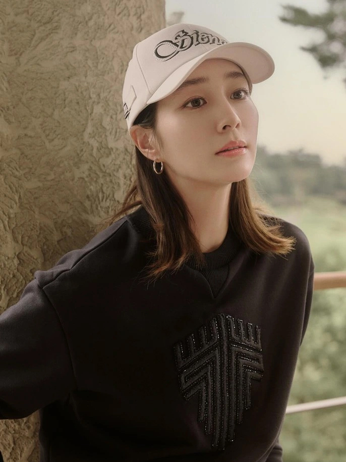 Bà xã sao hạng S tuổi 44 da trẻ như gái 18 nhờ ngày nào cũng bôi 1 thứ quen thuộc lên mặt- Ảnh 4.