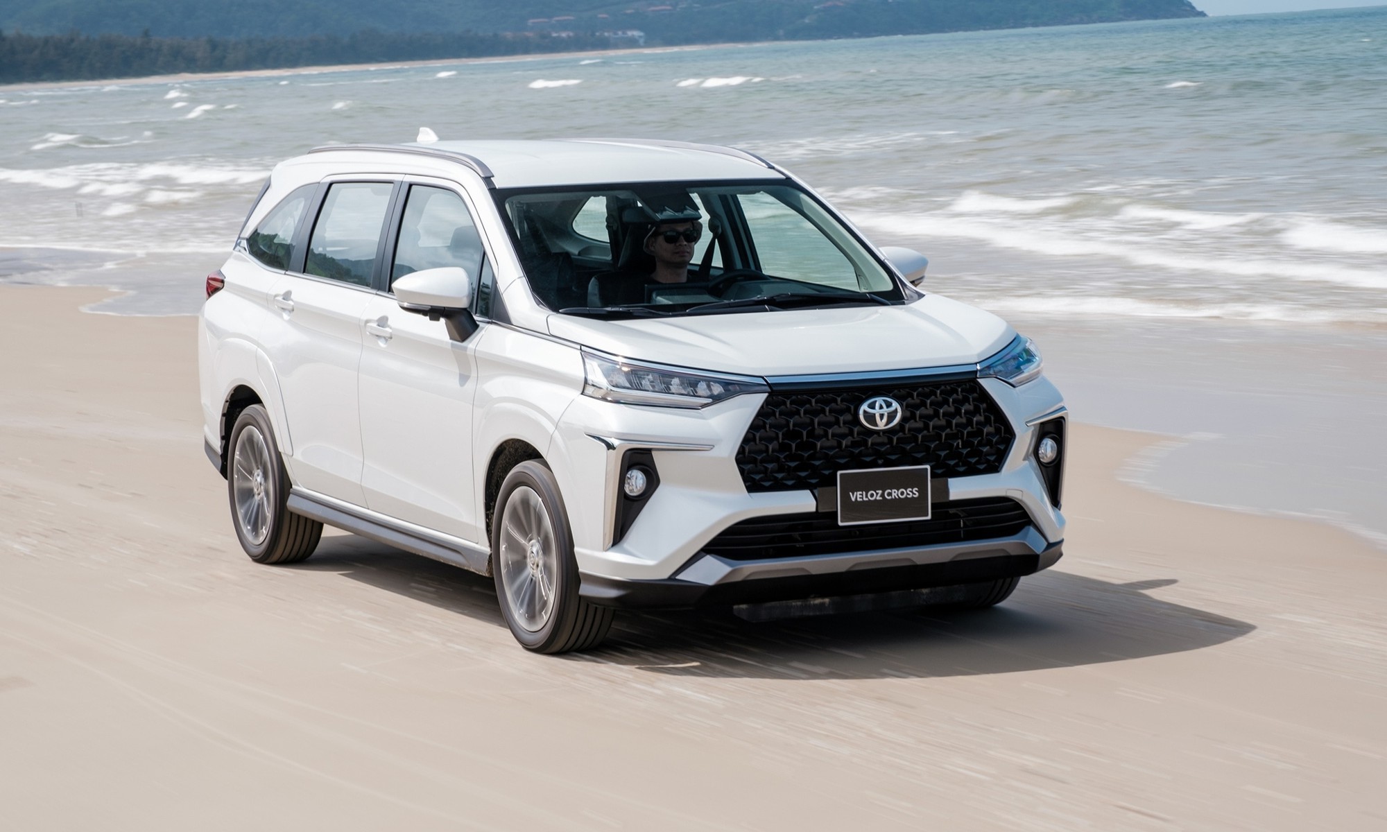 Các ông lớn VinFast, Toyota, Hyundai đồng loạt tung đòn kích cầu hạng nặng - thị trường xe hơi năm 2026 dự báo trở thành ‘chiến trường’ cạnh tranh khốc liệt? - Ảnh 2.