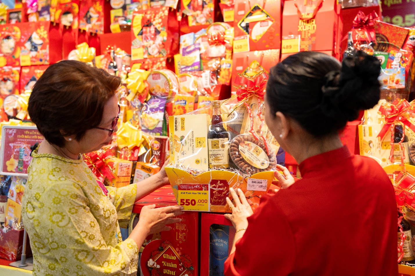 Central Retail cung ứng hơn 3.000 giỏ quà Tết hàng đặc sản địa phương - Ảnh 1.