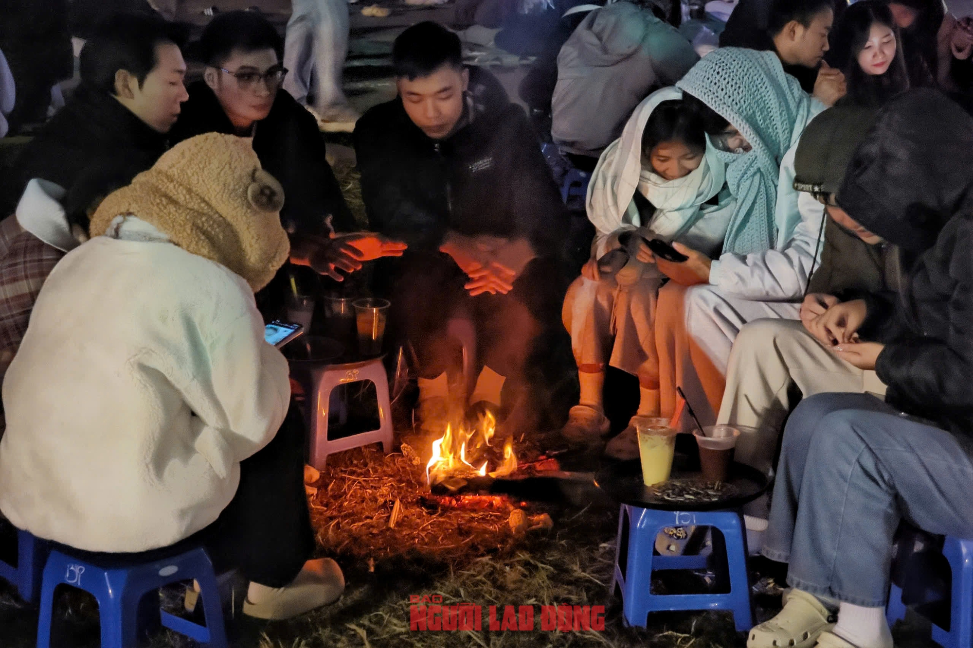 Nhiều nơi ở miền Bắc 5 độ C , đợt rét đậm kéo dài đến khi nào? - Ảnh 1.