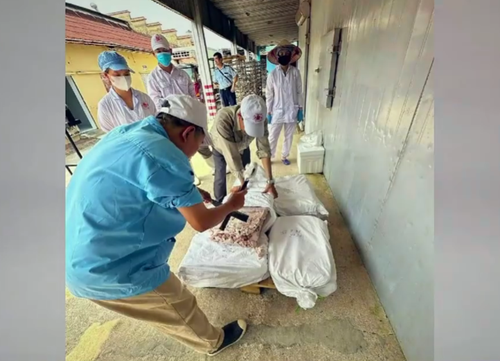 Phát hiện đường dây mua bán hơn 130 tấn thịt lợn bệnh - Ảnh 1.