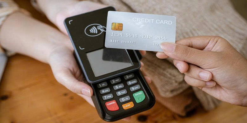 Tại sao lừa đảo biết rõ số tài khoản ngân hàng, mật khẩu và mã OTP của nạn nhân? - Ảnh 1.