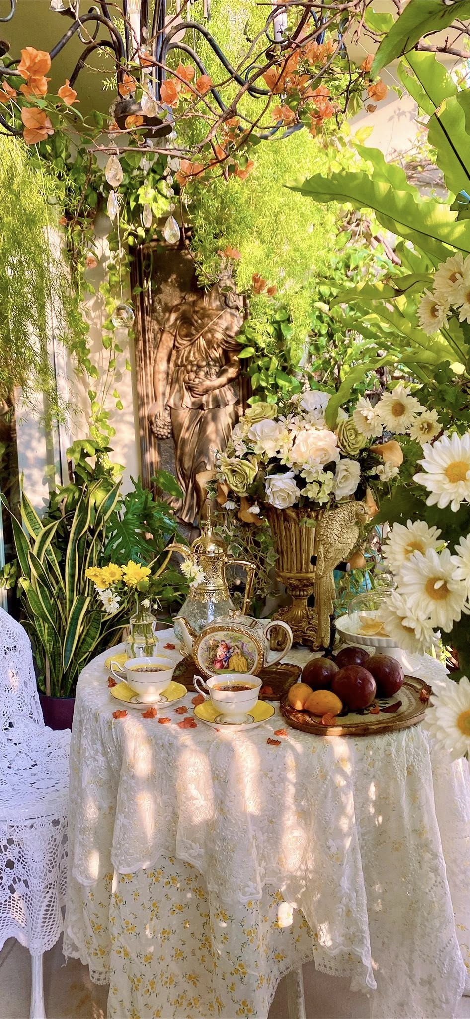 Căn hộ 156m² ngập hoa của vợ chồng U60 ở Hà Nội - nơi tuổi trung niên chậm lại và an yên- Ảnh 2.