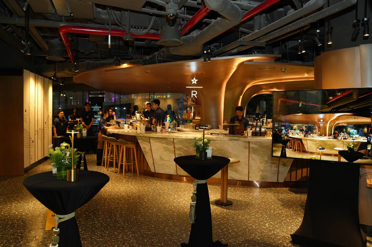 Starbucks "ôm" loạt vị trí vàng tỷ đồng - ván cược mặt bằng tại Việt Nam - Ảnh 2.