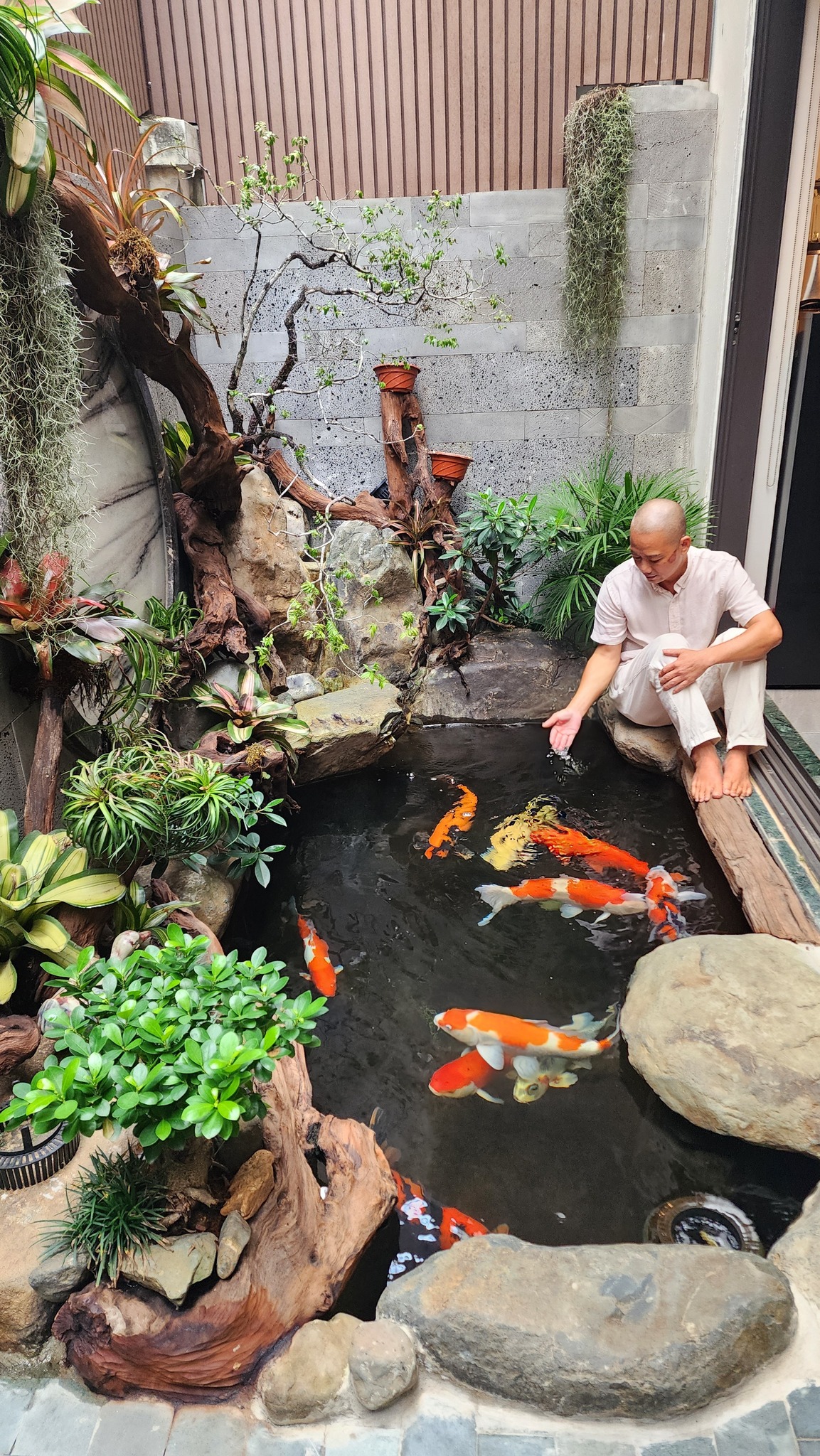 Nam nghệ sĩ cưới chân dài kém 9 tuổi từng thi Hoa hậu, sở hữu nhà sang 4 tầng ở Hà Nội- Ảnh 6.