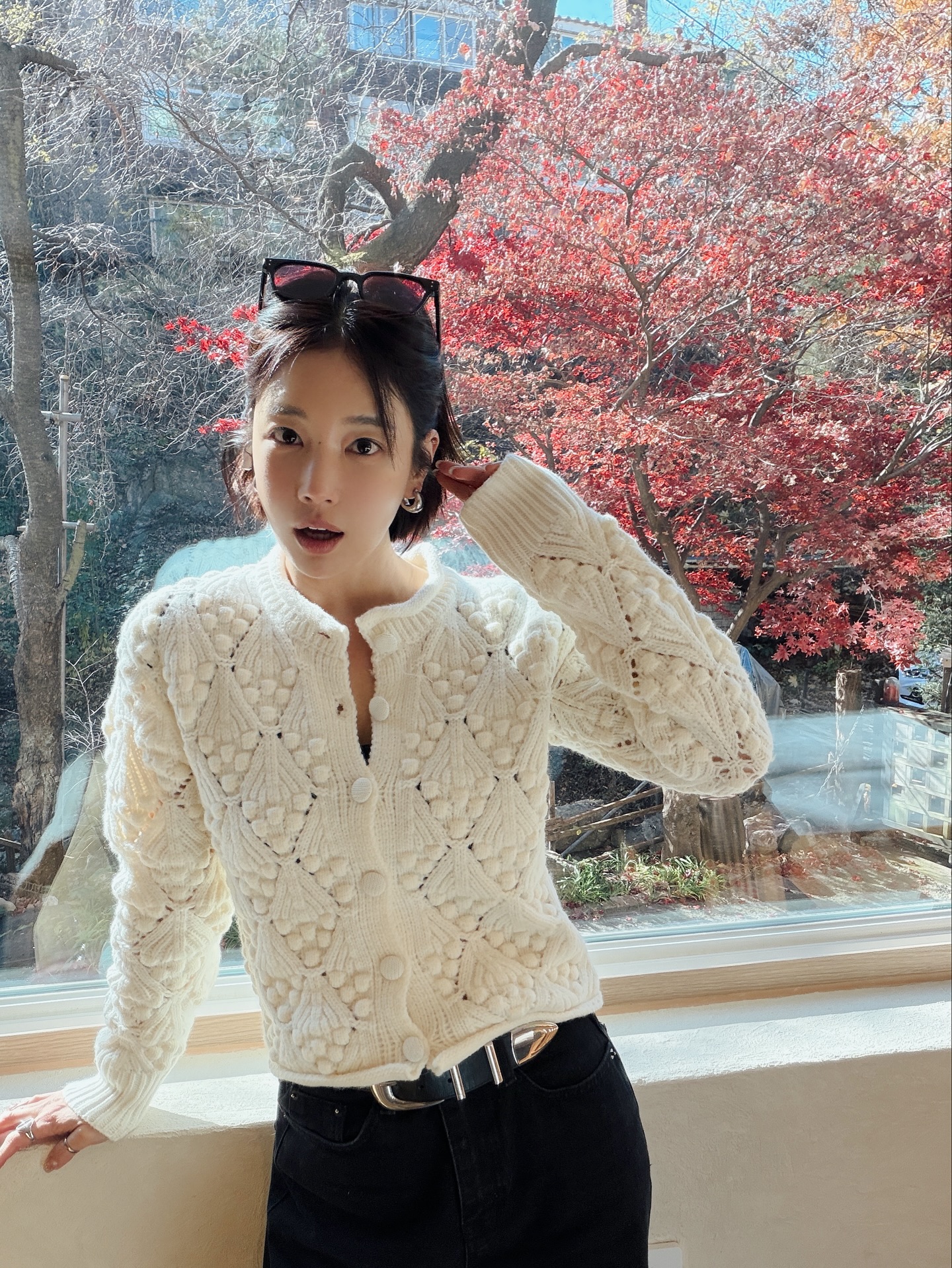 Phụ nữ trên 40 tuổi chỉ cần biết đúng 4 cách mặc áo len là sành điệu mọi lúc- Ảnh 6.