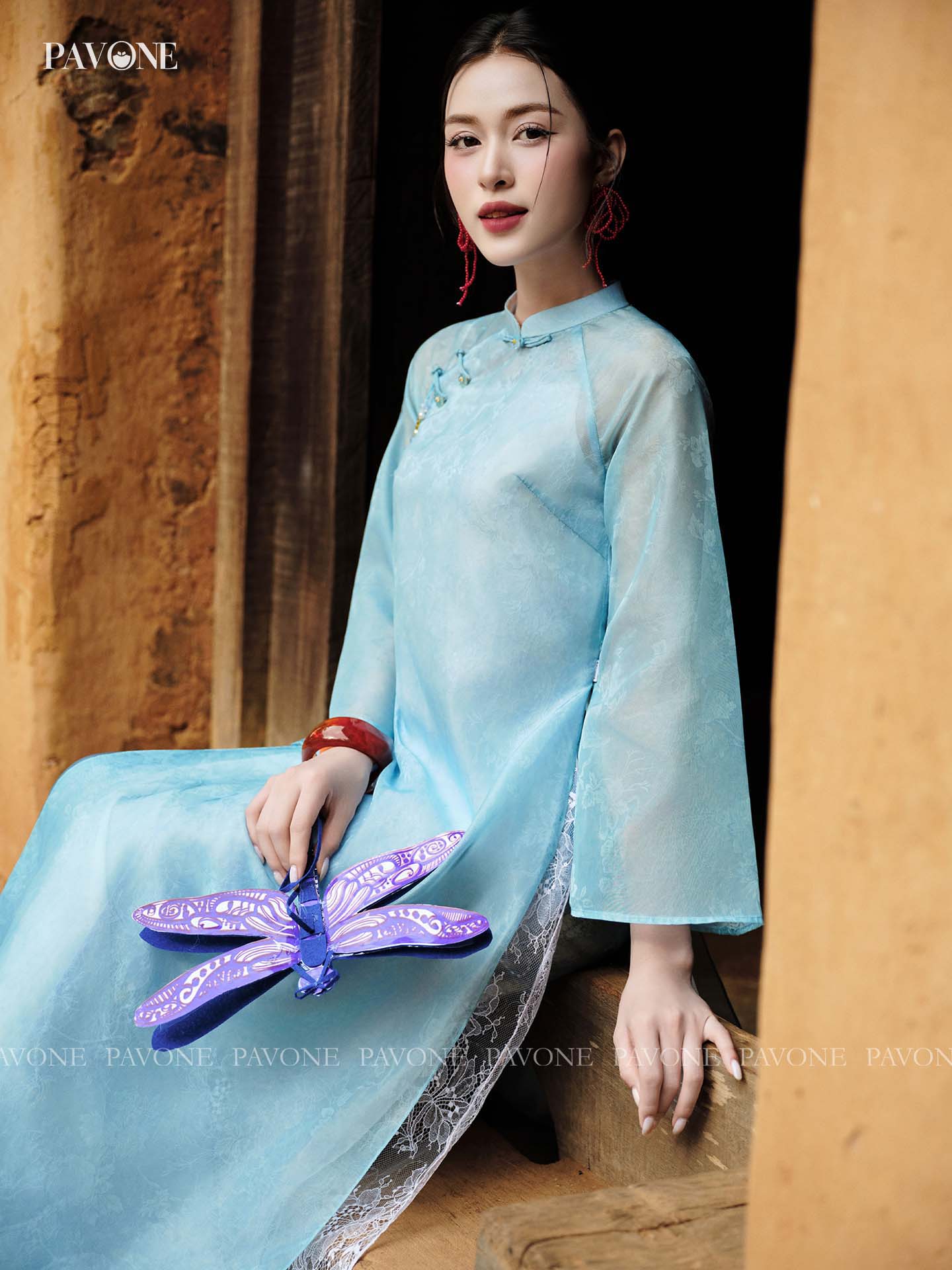 Vì sao áo dài ren được dự đoán là “át chủ bài” mùa Tết 2026?- Ảnh 17.