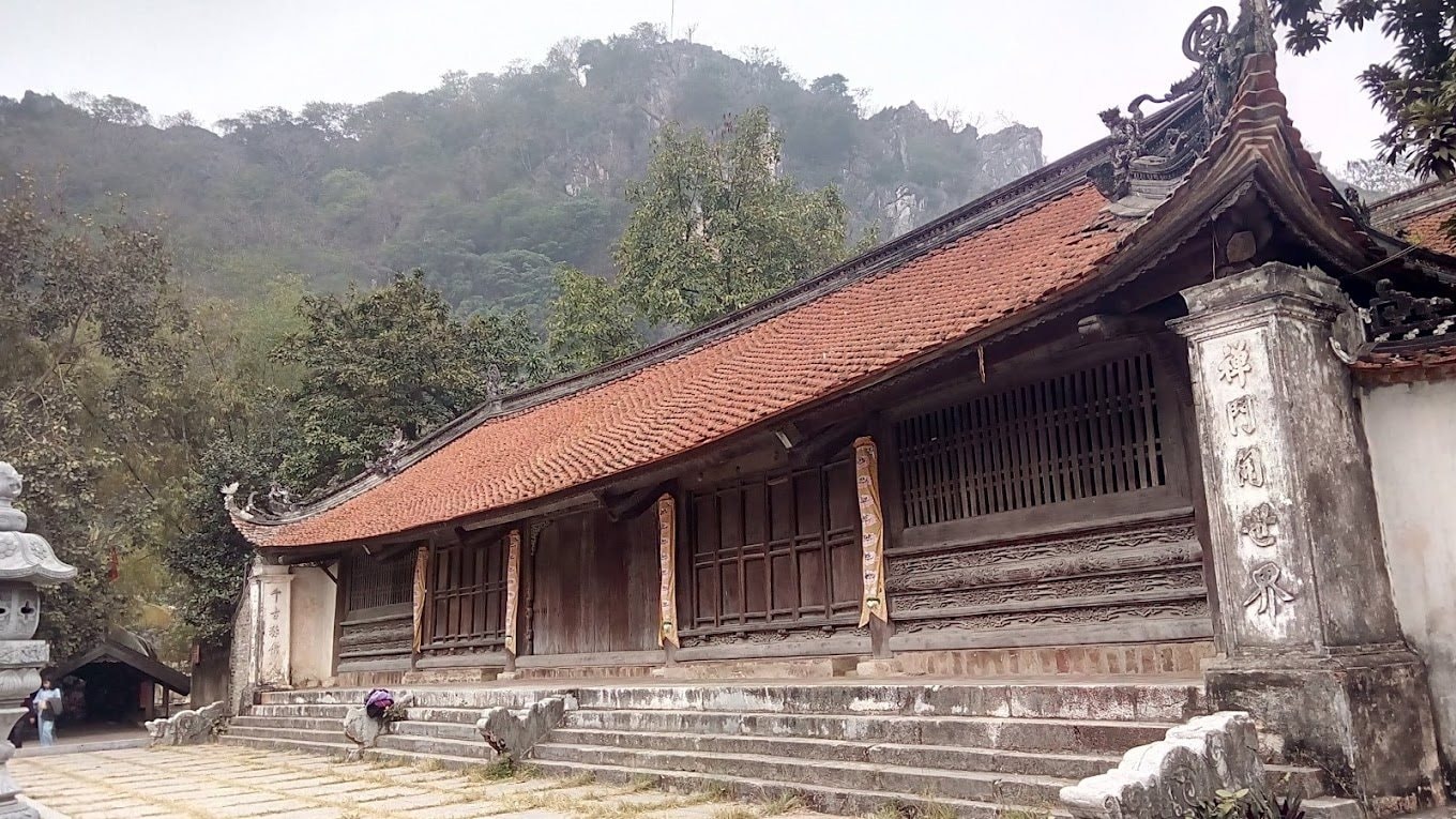 Ngọn núi ngay ở Hà Nội cao chỉ hơn 100m: Cách trung tâm 20km, thuộc quần thể Di tích quốc gia đặc biệt - Ảnh 3.