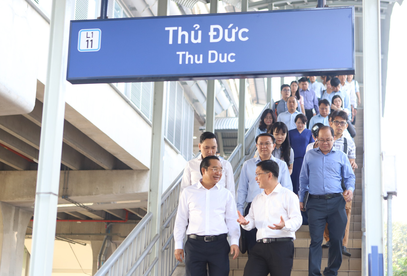 TPHCM khuyến khích đi metro, xe buýt đến trung tâm hành chính công- Ảnh 1.