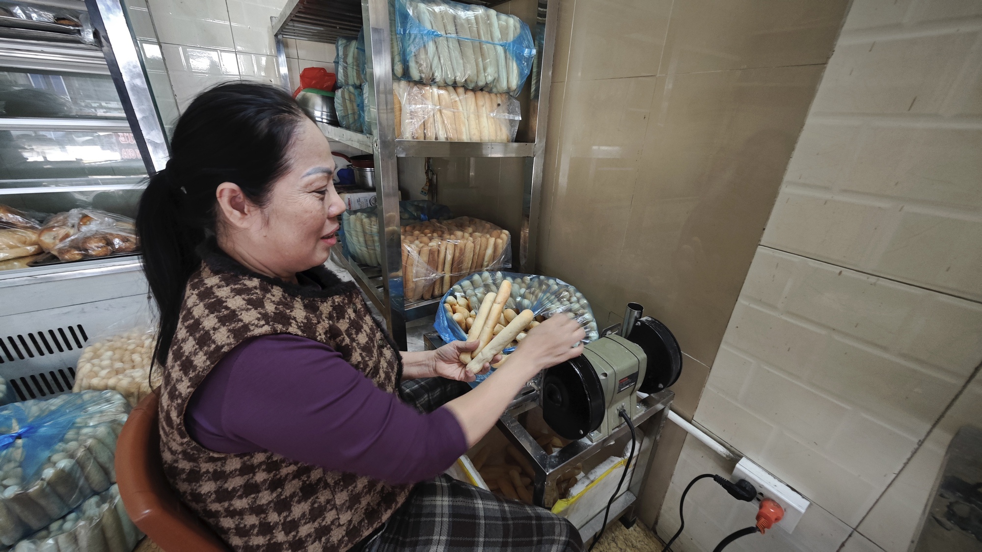 Về Hải Phòng gặp người bán pate truyền thống, lượng khách giảm 60%: “Chúng tôi không có quan hệ gì với pate Cột Đèn kia”- Ảnh 12.