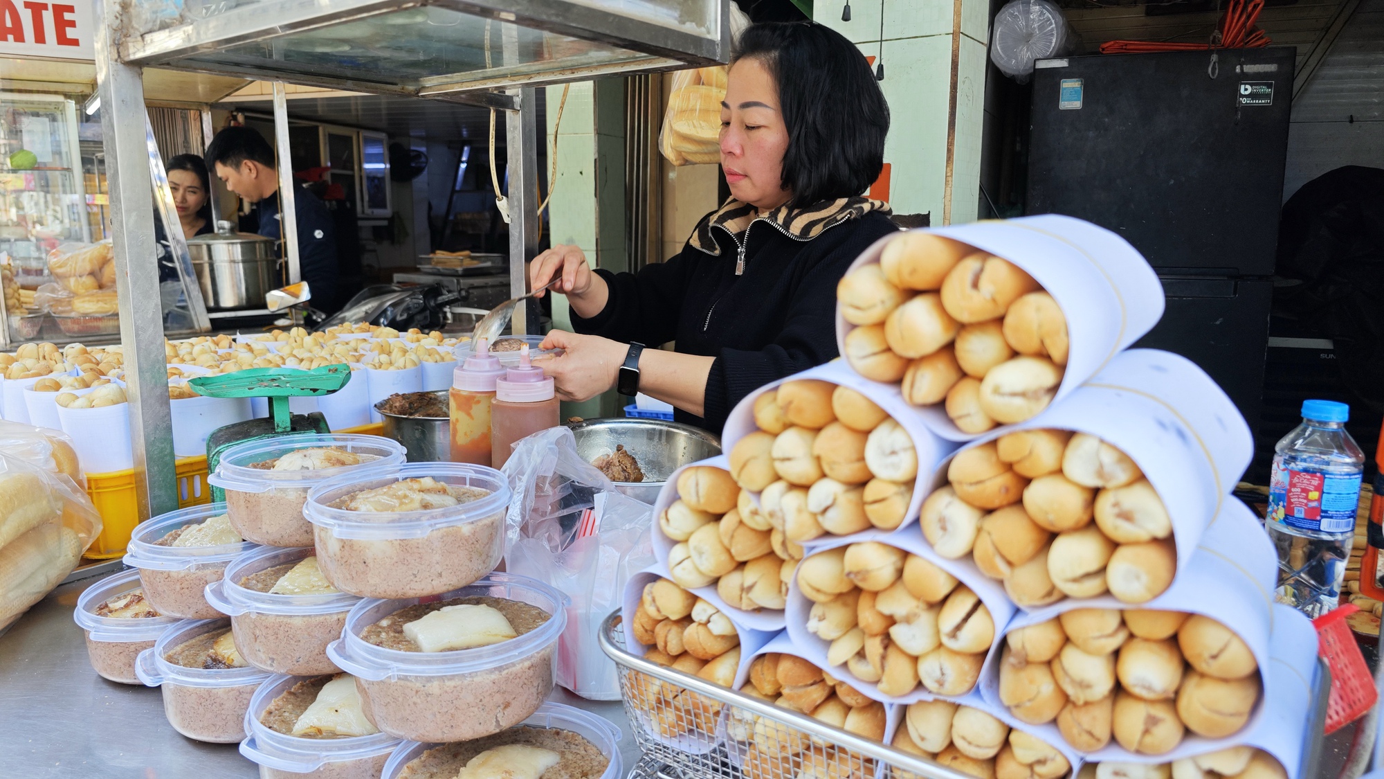 Về Hải Phòng gặp người bán pate truyền thống, lượng khách giảm 60%: “Chúng tôi không có quan hệ gì với pate Cột Đèn kia”- Ảnh 9.