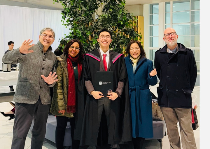 Từ căn nhà nhỏ với mẹ làm học sinh đầu tiên đến bằng thạc sĩ Anh xuất sắc- Ảnh 3.