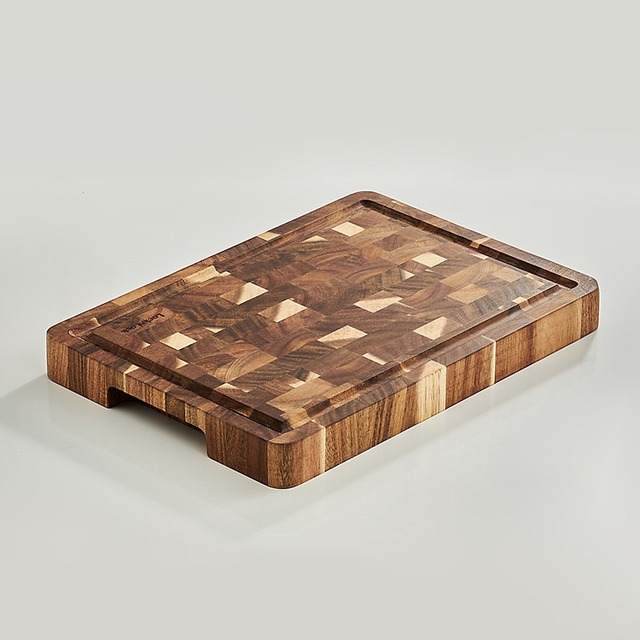 Hơn 90% người dùng không biết công dụng của chiếc rãnh nhỏ trên thân thớt gỗ- Ảnh 1.