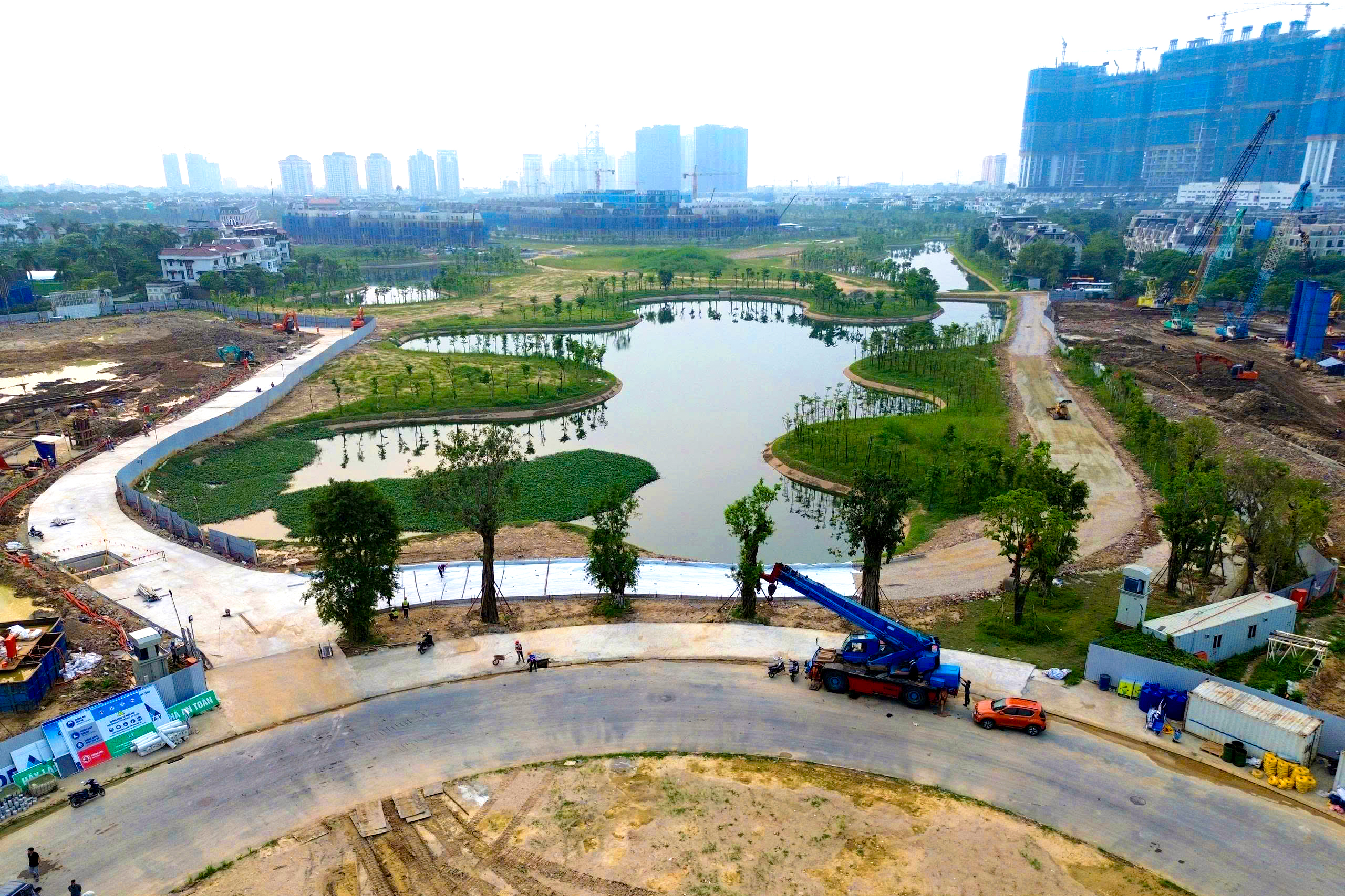 Soi tiến độ siêu dự án nằm tại khu đô thị "nhà giàu" có giá đất đắt đỏ bậc nhất Thủ đô, chỉ cách Hồ Tây vài phút di chuyển, sát công viên gần 70ha, kết nối loạt tuyến metro  - Ảnh 9.