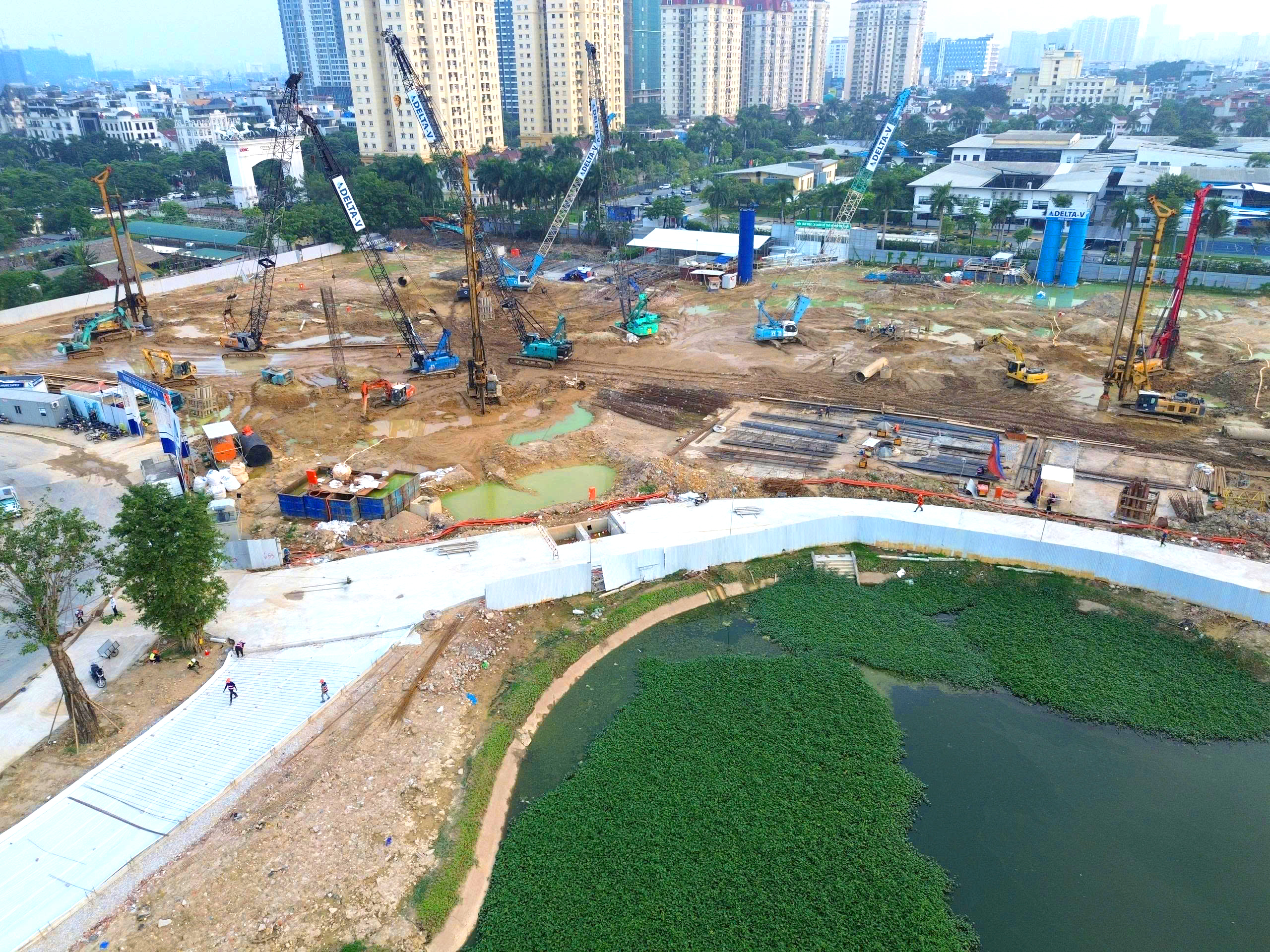 Soi tiến độ siêu dự án nằm tại khu đô thị "nhà giàu" có giá đất đắt đỏ bậc nhất Thủ đô, chỉ cách Hồ Tây vài phút di chuyển, sát công viên gần 70ha, kết nối loạt tuyến metro  - Ảnh 6.