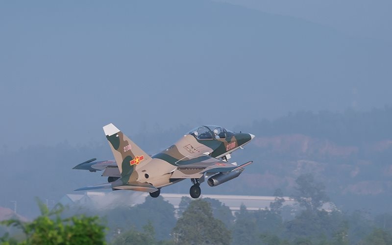 Chiến đấu cơ của Việt Nam dài gần 12 mét, bay hơn 900 km/h, mang bom và tên lửa lần đầu triển khai nhiệm vụ đặc biệt ở Gia Lai