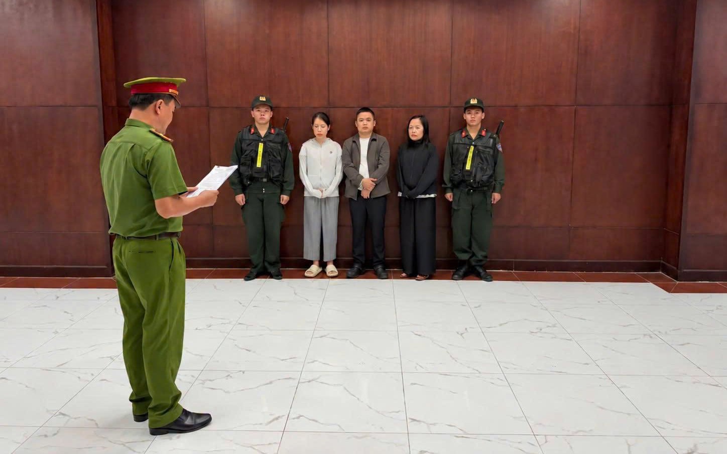Khởi tố chủ công ty sản xuất cho Ngân 98 hơn 100.000 sản phẩm thực phẩm giảm cân có chứa chất cấm có nguy cơ gây tai biến tim mạch, đột quỵ, ung thư