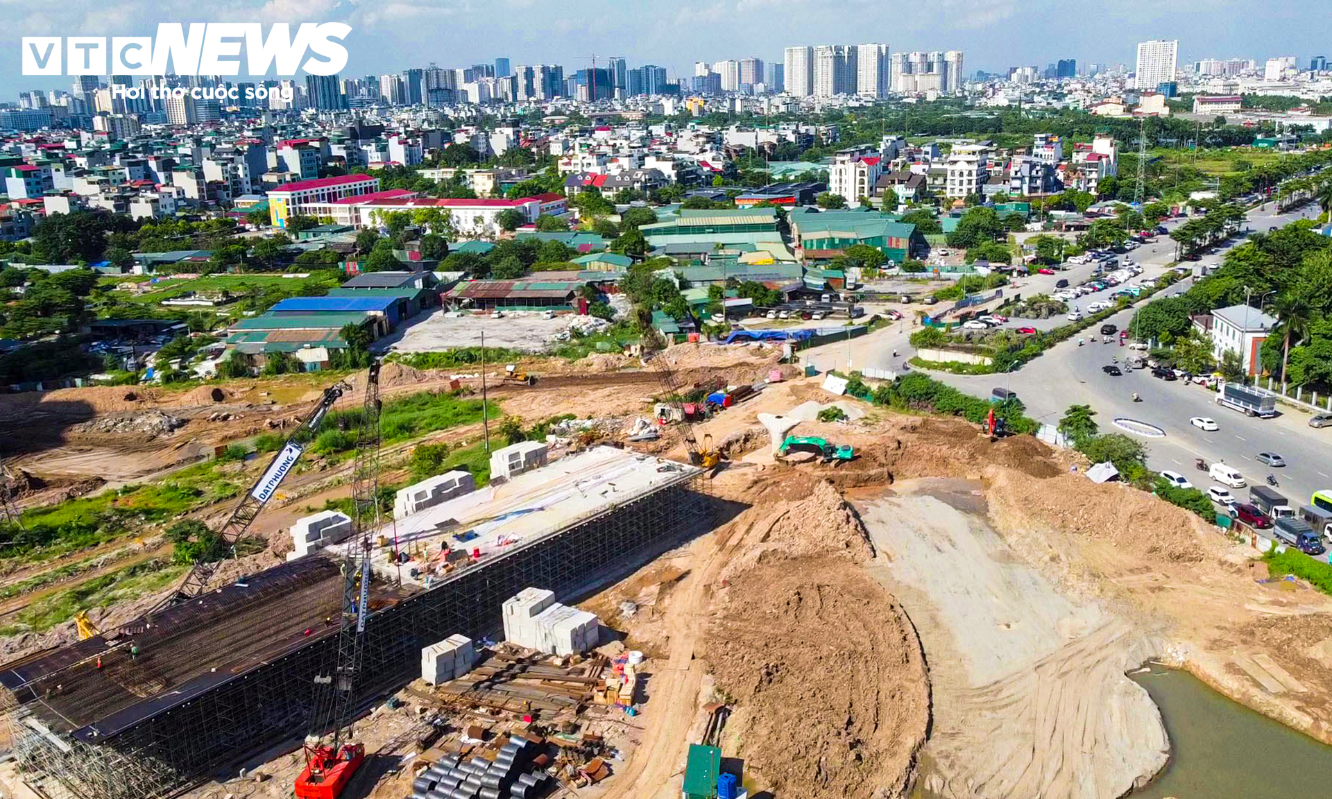 Nút giao 786 tỷ đồng ở Hà Nội đúc phiến dầm đầu tiên sau nhiều năm đình trệ- Ảnh 1.