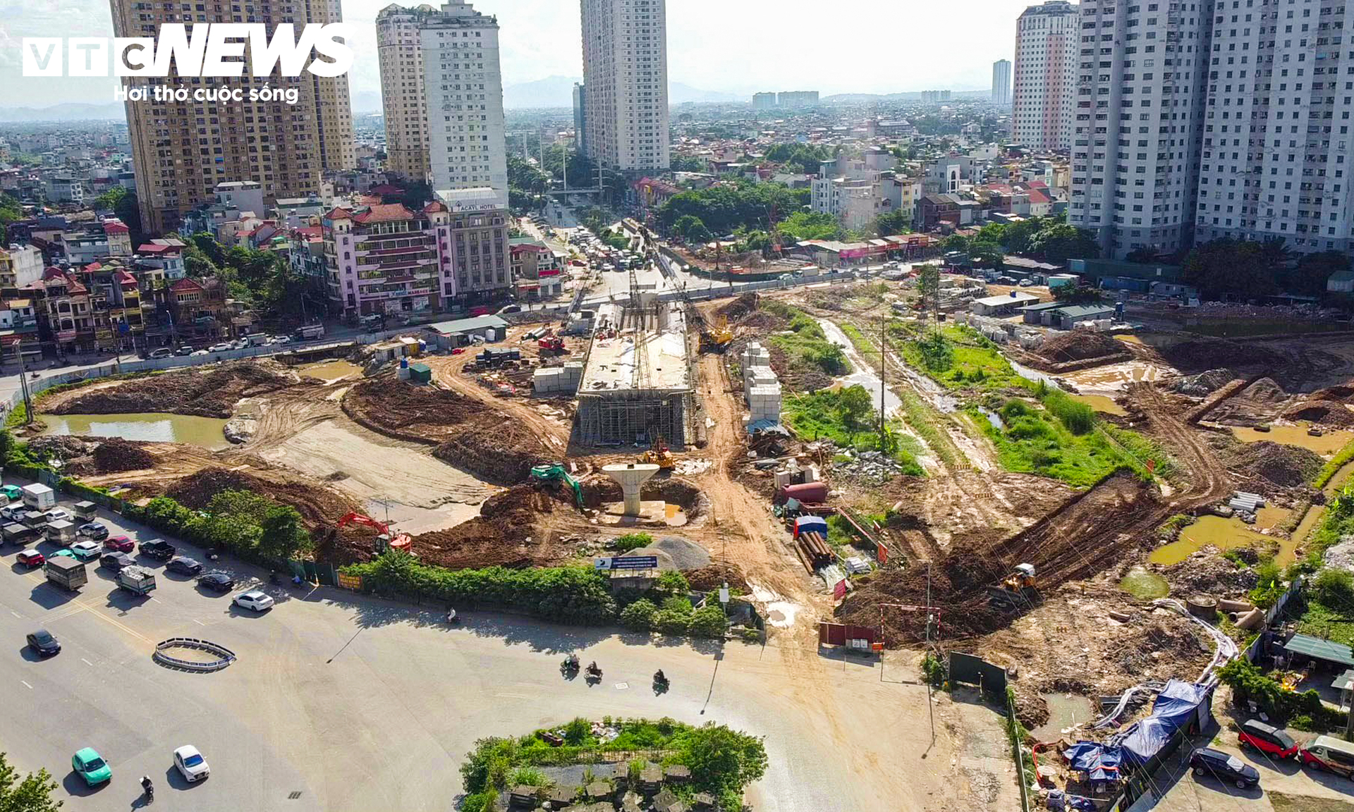 Nút giao 786 tỷ đồng ở Hà Nội đúc phiến dầm đầu tiên sau nhiều năm đình trệ- Ảnh 2.
