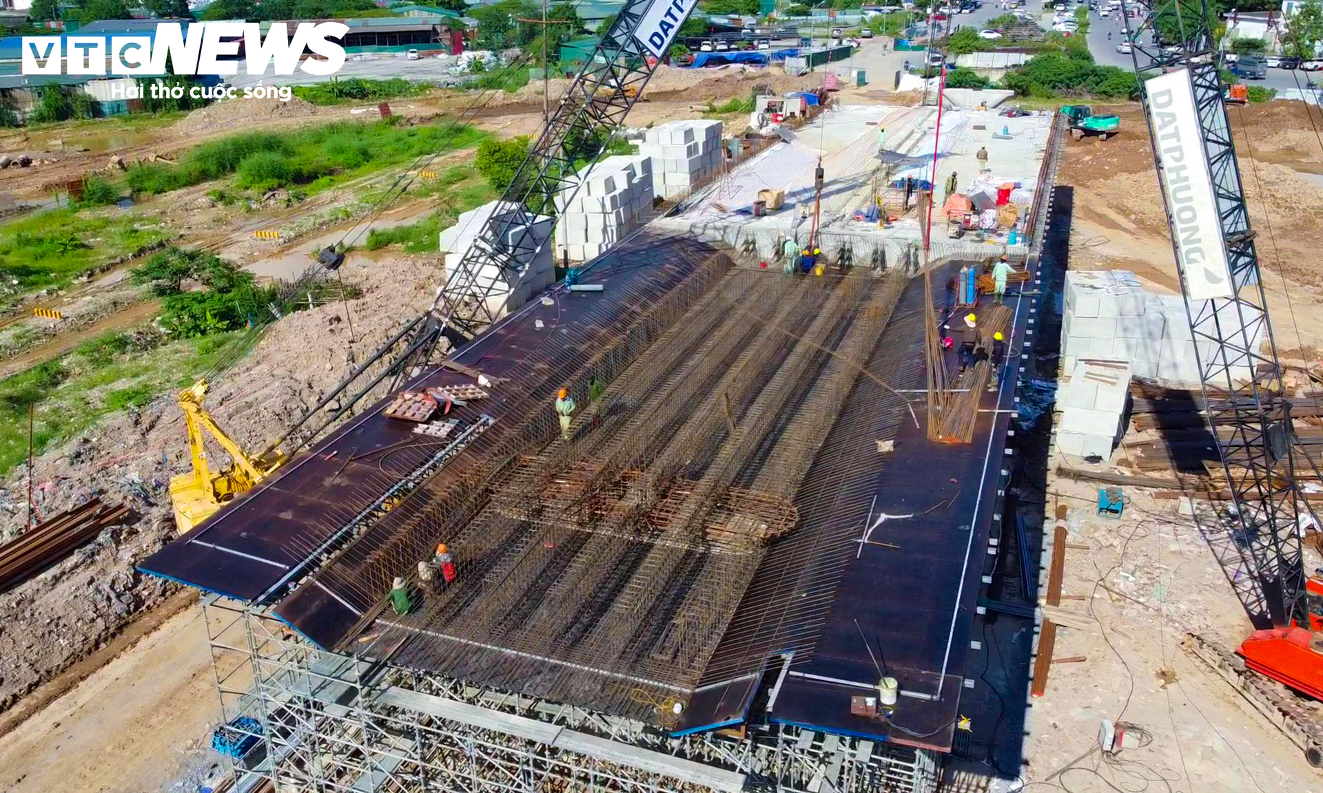 Nút giao 786 tỷ đồng ở Hà Nội đúc phiến dầm đầu tiên sau nhiều năm đình trệ- Ảnh 4.