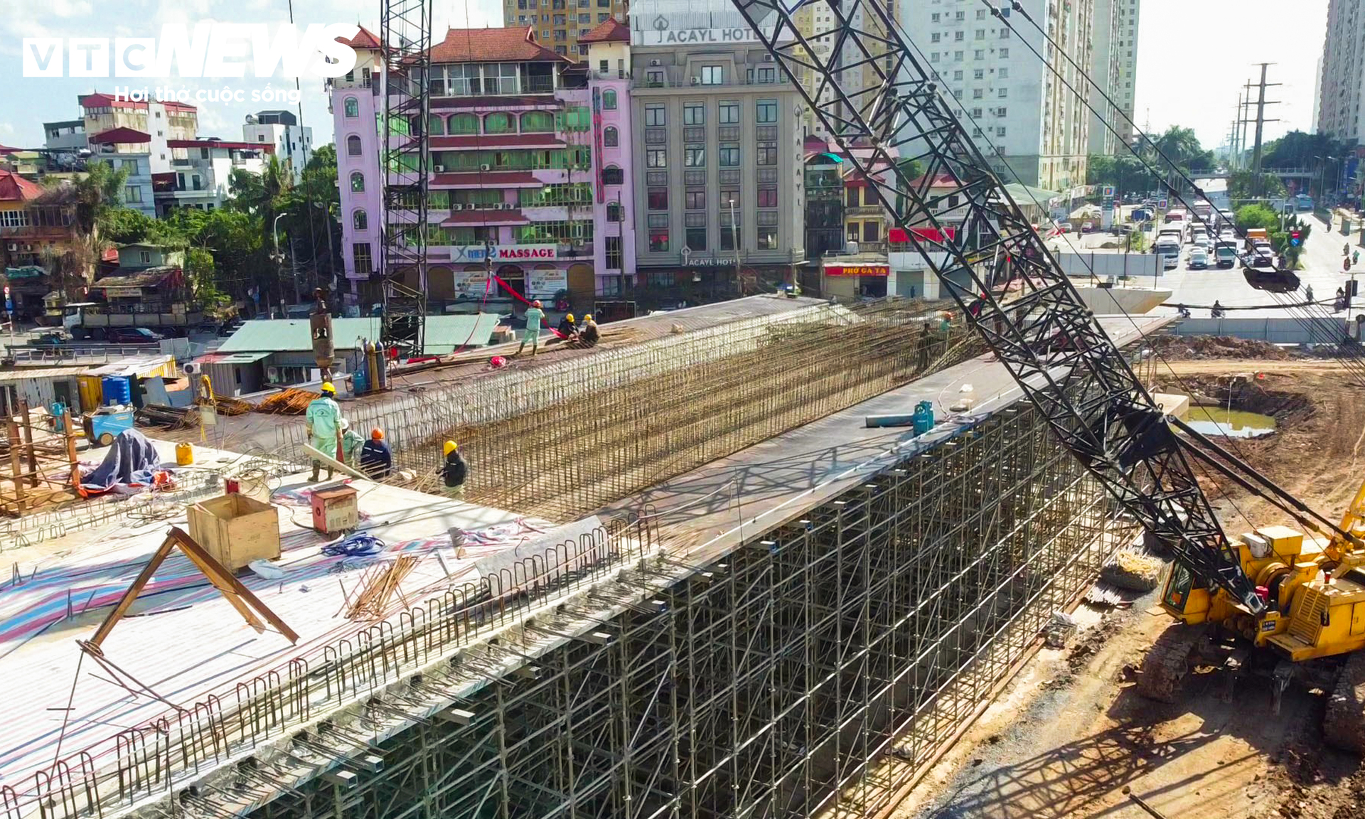 Nút giao 786 tỷ đồng ở Hà Nội đúc phiến dầm đầu tiên sau nhiều năm đình trệ- Ảnh 5.