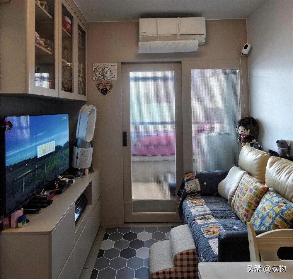 Cặp vợ chồng mới cưới mua căn hộ 26m²: Biến ban công thành phòng trẻ em, nhà nhỏ nhưng đủ chỗ cho gia đình 3 người- Ảnh 1.