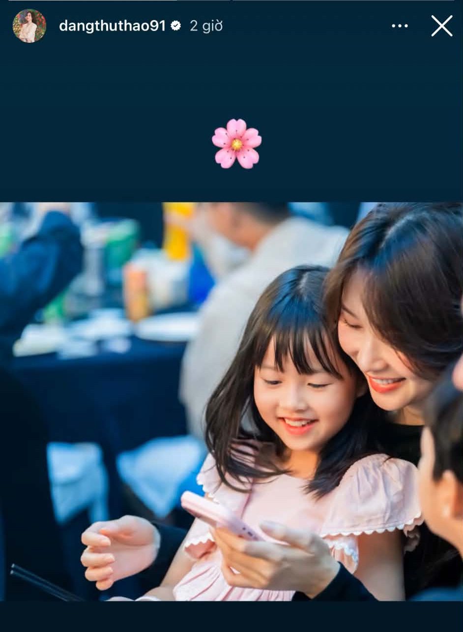 Đặng Thu Thảo hiếm hoi khoe ái nữ: Con gái cả càng lớn càng xinh, gia đình nàng hậu 3 con hiện tại ra sao? - Ảnh 1.