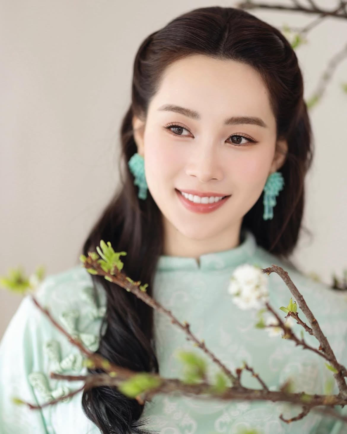 Đặng Thu Thảo hiếm hoi khoe ái nữ: Con gái cả càng lớn càng xinh, gia đình nàng hậu 3 con hiện tại ra sao? - Ảnh 7.