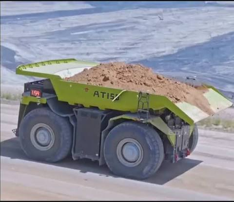 Phát hiện xe tải khổng lồ không đầu không đuôi tại nước láng giềng Việt Nam: Không cần tài xế, có thể chạy theo 2 hướng - Ảnh 1.