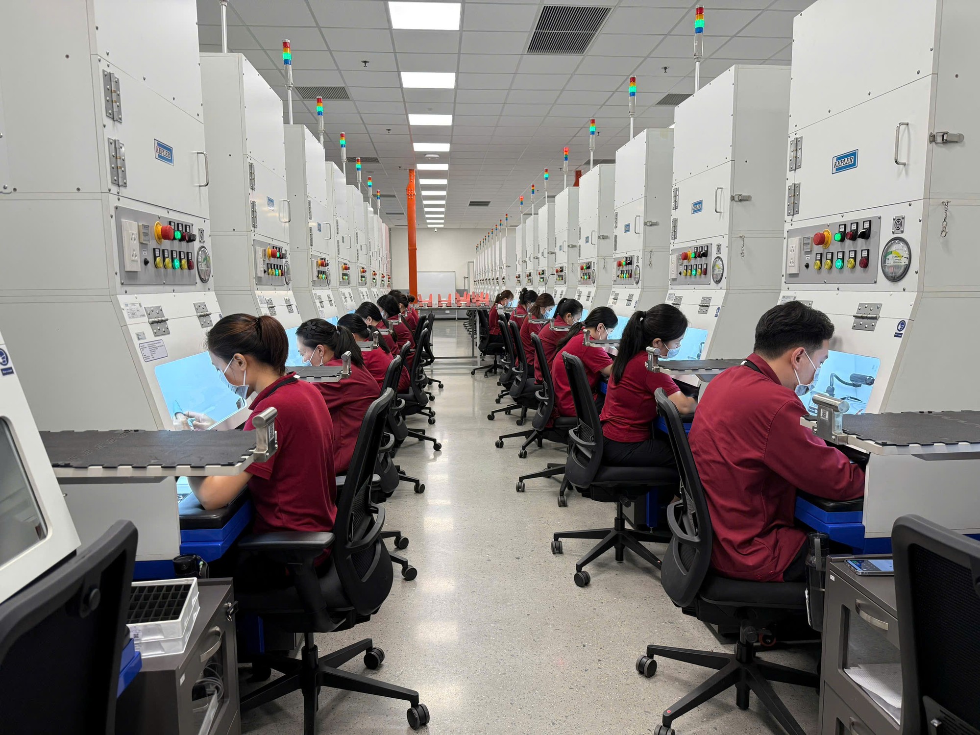 Bên trong nhà máy khổng lồ sản xuất “kho báu” khiến phụ nữ mê mẩn: Quy mô lớn nhất thế giới, rộng 10 sân bóng, vốn gần 4.000 tỷ đồng, tới 7.000 lao động - Ảnh 2. Bên trong nhà máy chế tác “kho báu” lớn nhất thế giới vừa xuất hiện tại Việt Nam: Rộng 10 sân bóng, vốn gần 4.000 tỷ đồng, quy mô tới 7.000 lao động - Ảnh 2.