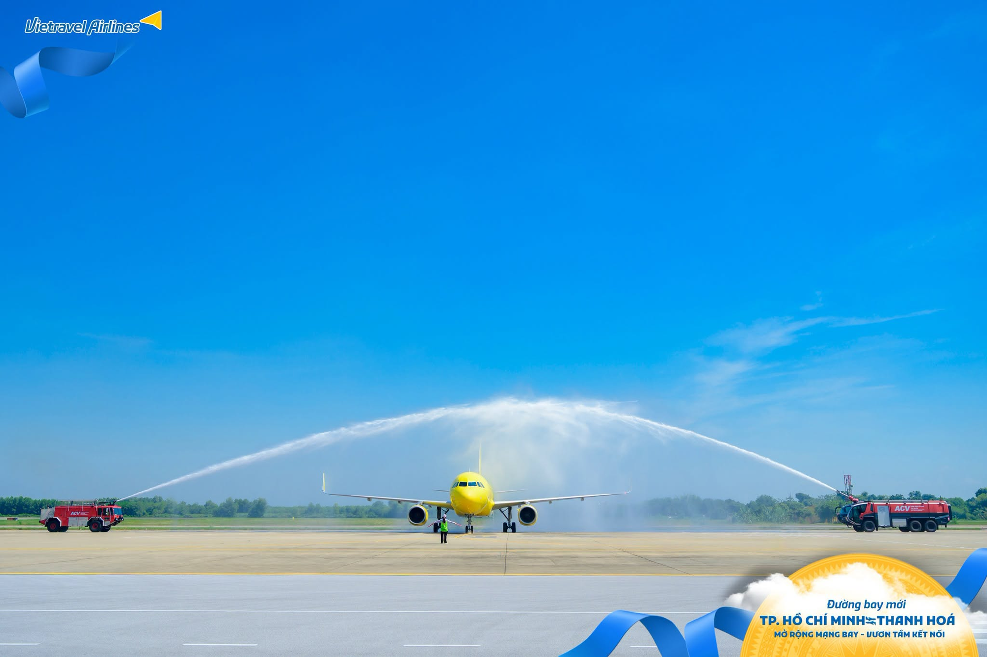 Đúng sáng 1/10, chiếc Airbus đặc biệt chở hơn 100 hành khách hạ cánh sân bay Thanh Hóa, Giám đốc cảng hàng không trực tiếp có mặt - Ảnh 1.