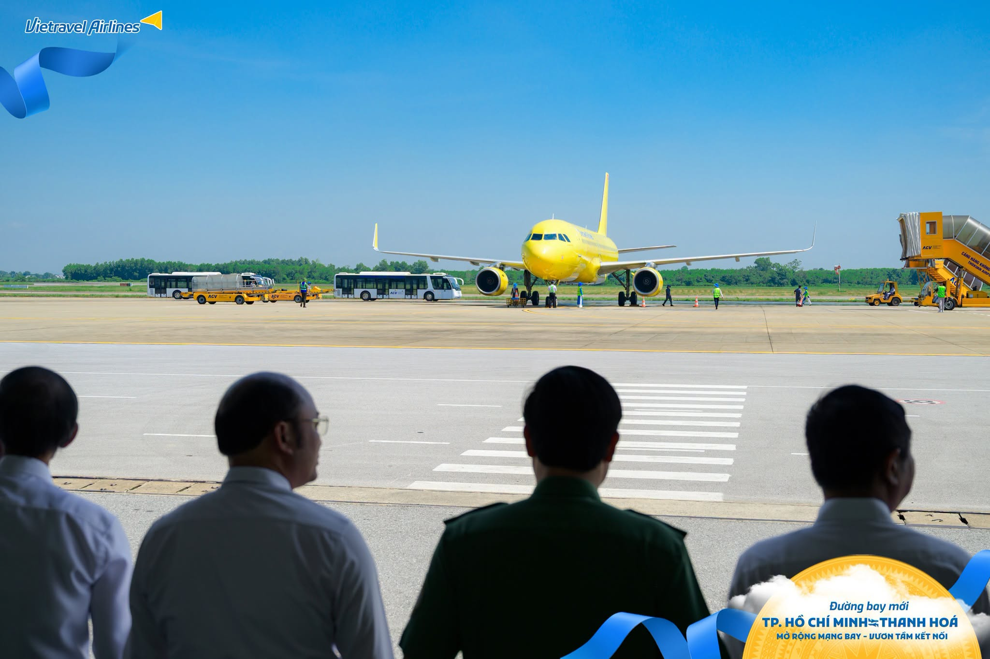 Đúng sáng 1/10, chiếc Airbus đặc biệt chở hơn 100 hành khách hạ cánh sân bay Thanh Hóa, Giám đốc cảng hàng không trực tiếp có mặt - Ảnh 6.