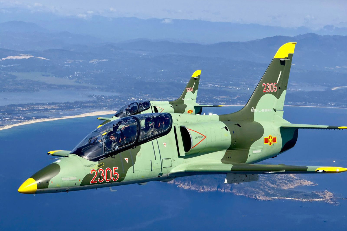 Chiến đấu cơ của Việt Nam dài gần 12 mét, bay hơn 900 km/h, mang bom và tên lửa lần đầu triển khai nhiệm vụ đặc biệt ở Gia Lai- Ảnh 3.