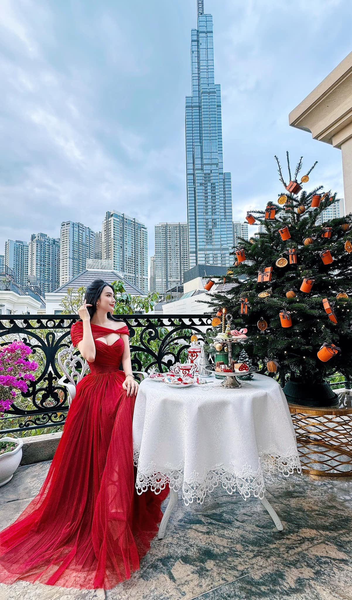 Phú bà Vbiz mở bán bánh canh trong biệt thự đối diện Landmark 81- Ảnh 4.