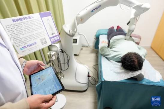 Phát hiện cơ sở chăm sóc người già rộng 1.100m²: Nấu ăn, massage, bấm huyệt đều có robot đảm nhận, đến việc đi lại cũng được hỗ trợ bằng công nghệ đặc biệt - Ảnh 2.