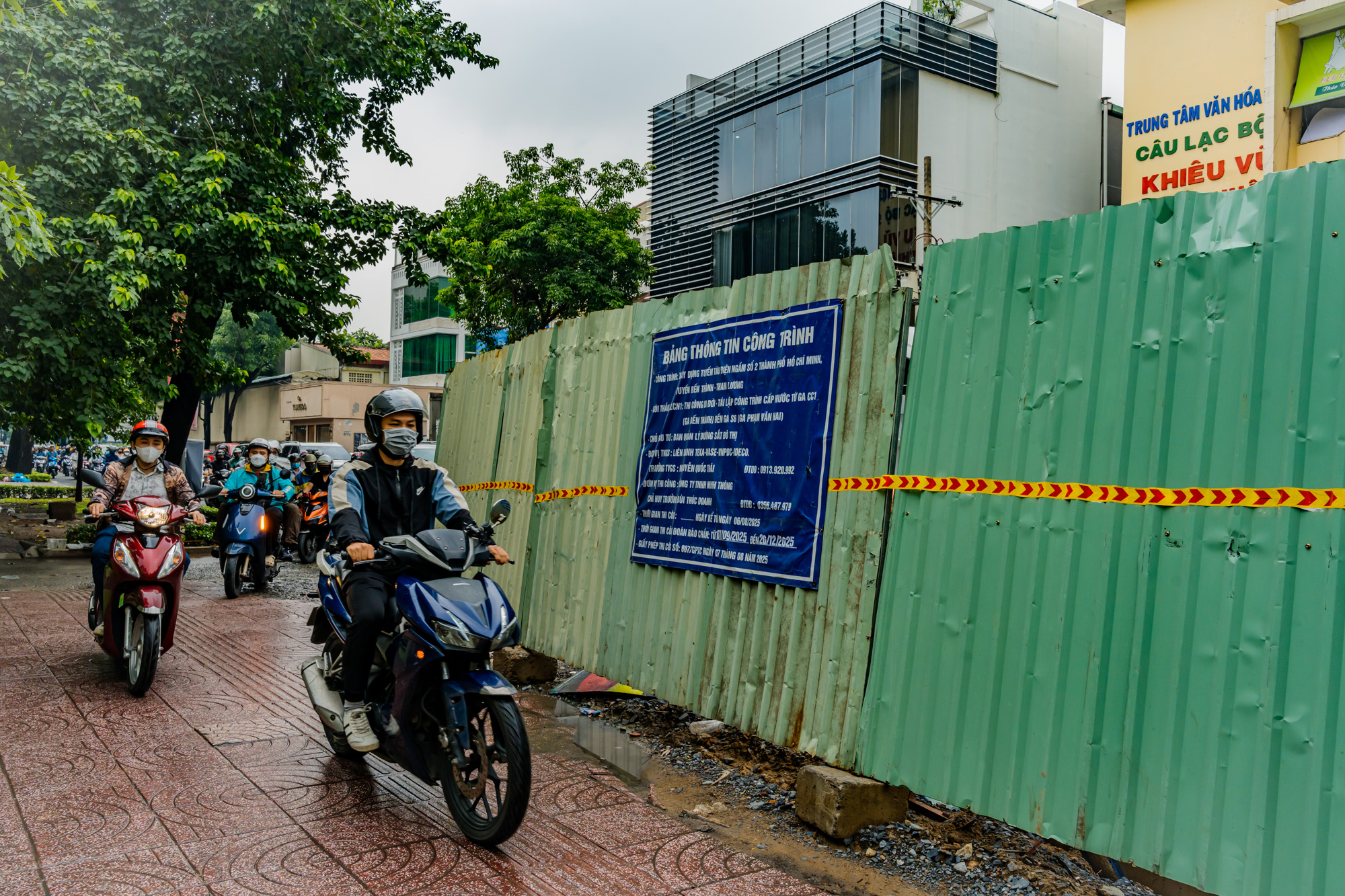 Cận cảnh đại công trường Metro số 2: Nơi đón siêu máy khoan hầm, nơi rục rịch quây tôn - Ảnh 11.