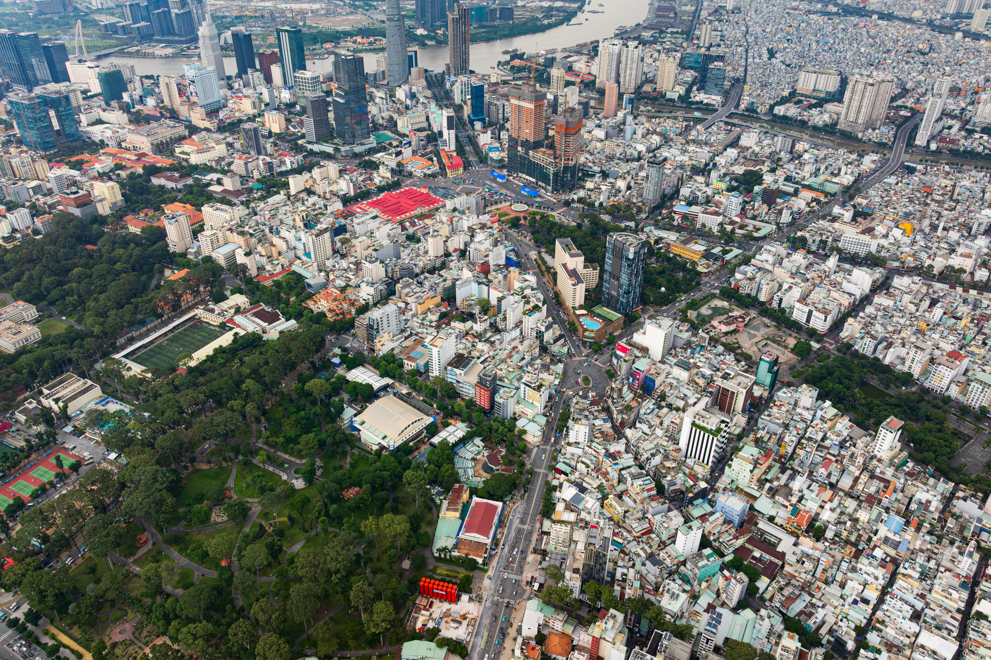 Cận cảnh đại công trường Metro số 2: Nơi đón siêu máy khoan hầm, nơi rục rịch quây tôn - Ảnh 1.