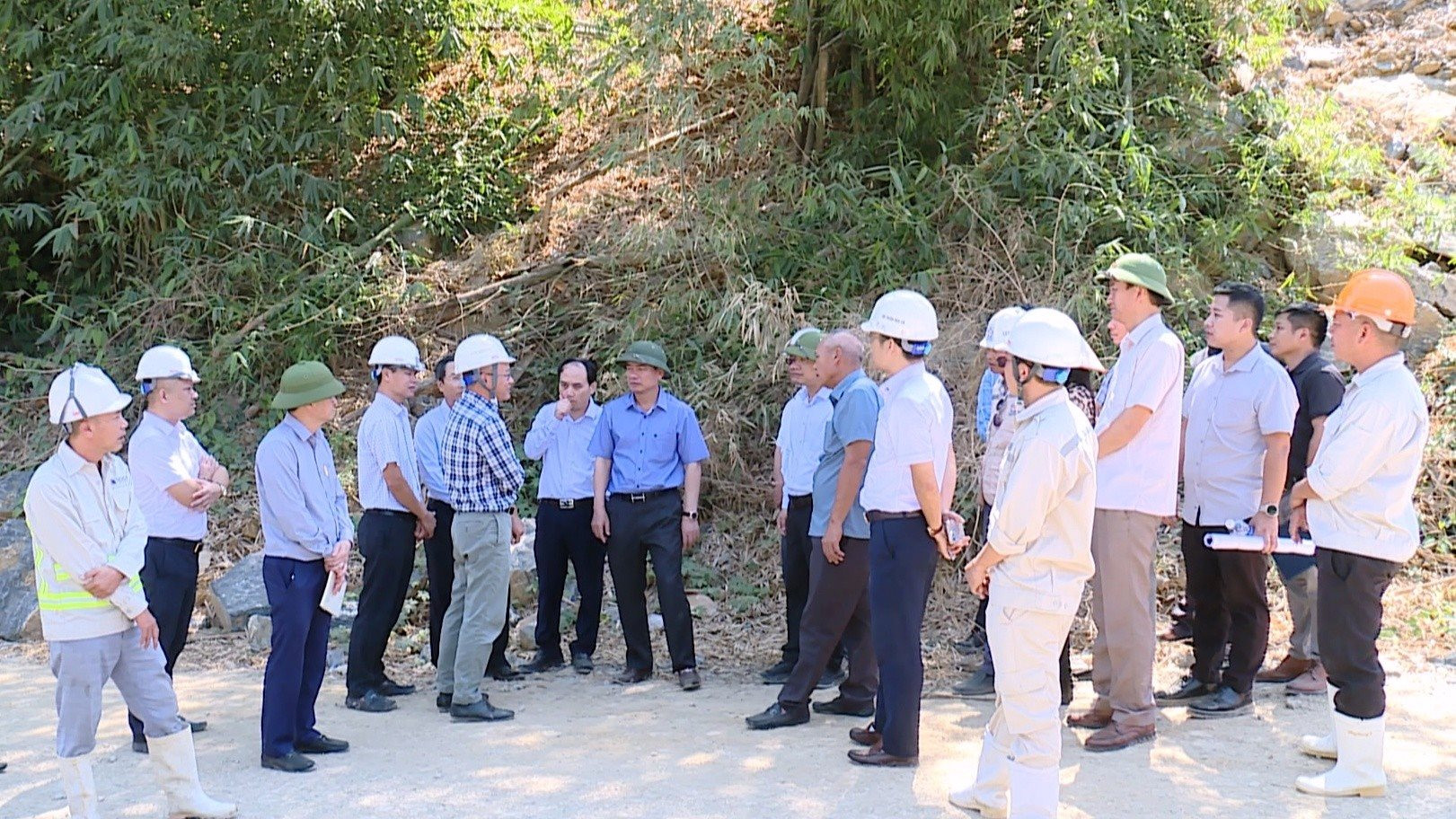 Việt Nam đang đào núi xây hầm dài hơn 600m thuộc dự án 10.000 tỷ đồng, quyết thông hầm ngay tháng sau- Ảnh 2.